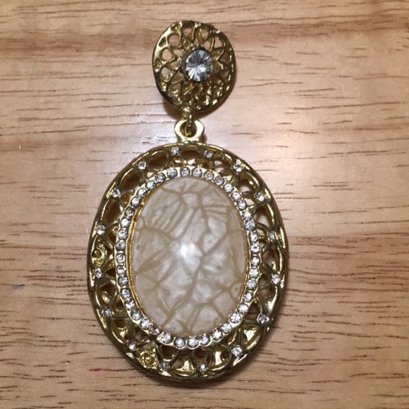Jewelry - Statement Pendant